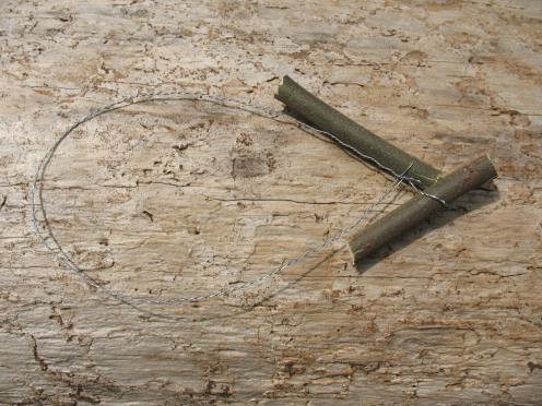 05 wire twisted into saw