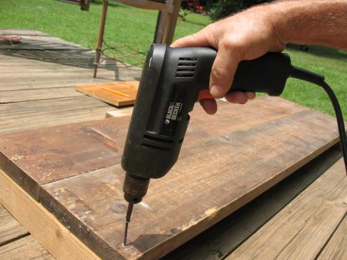 09 screwing platform together